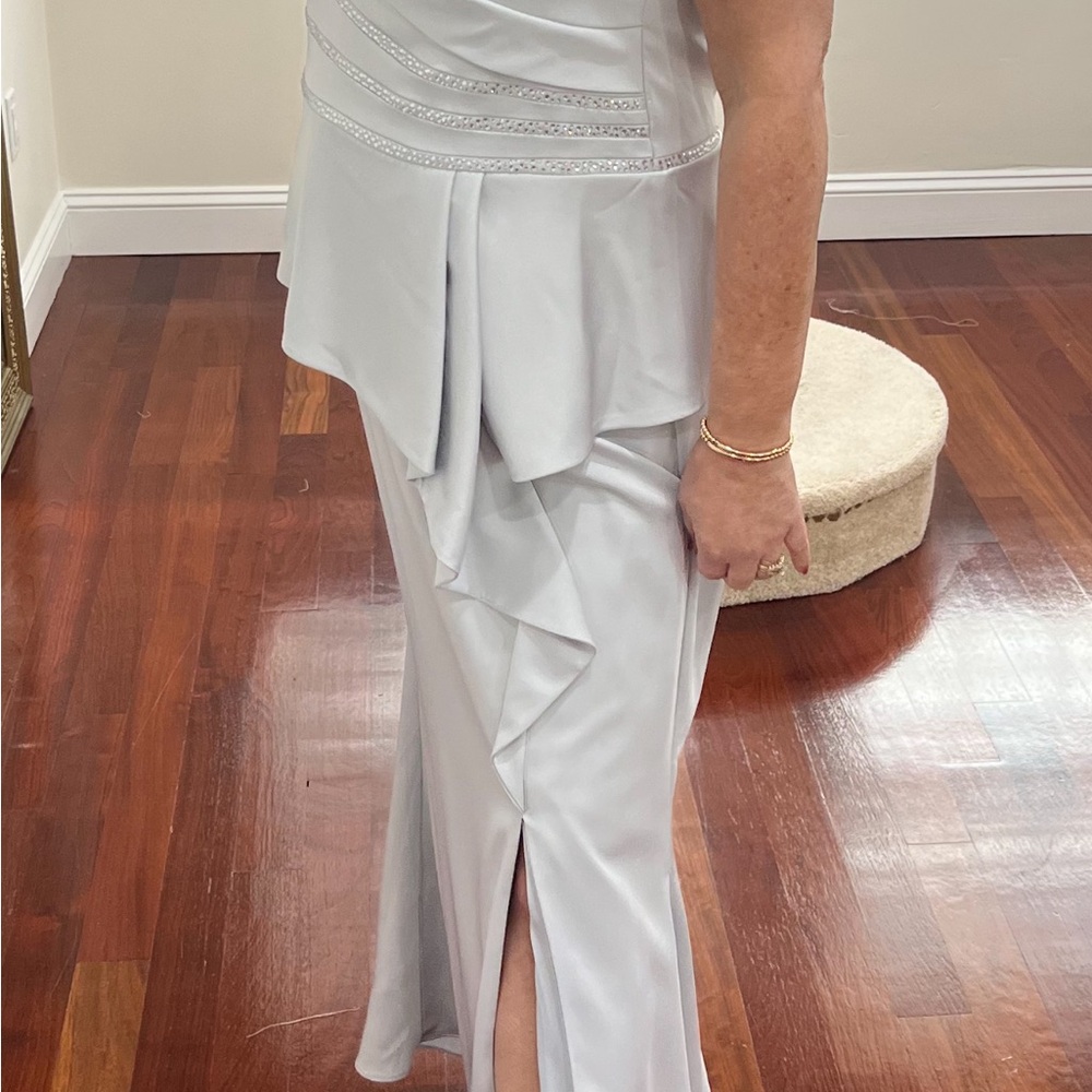 💕Montage by Mon Cheri ice gray mother of bride dress with matching shawl - Picture 13 of 16